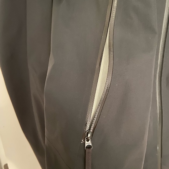 Arc’teryx A2B Commuter Shell Jacket - Picture 2 of 7